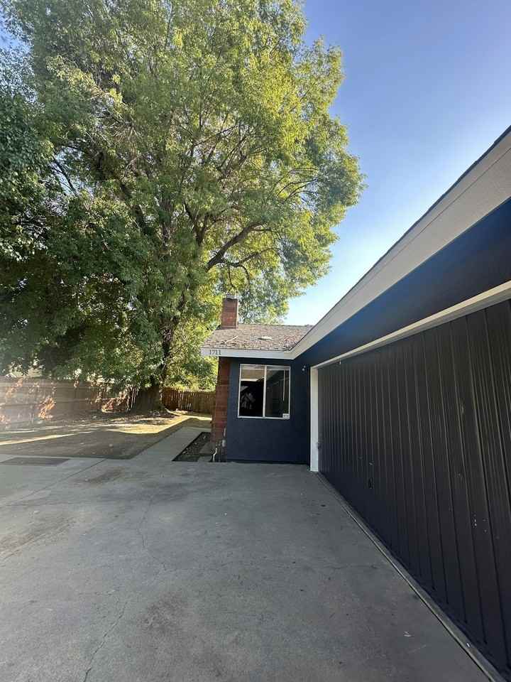 1711 East Paradise Avenue - Photo 2 of 8