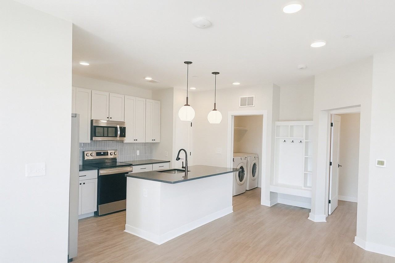 Wild Air Landing - Photo 7 of 20