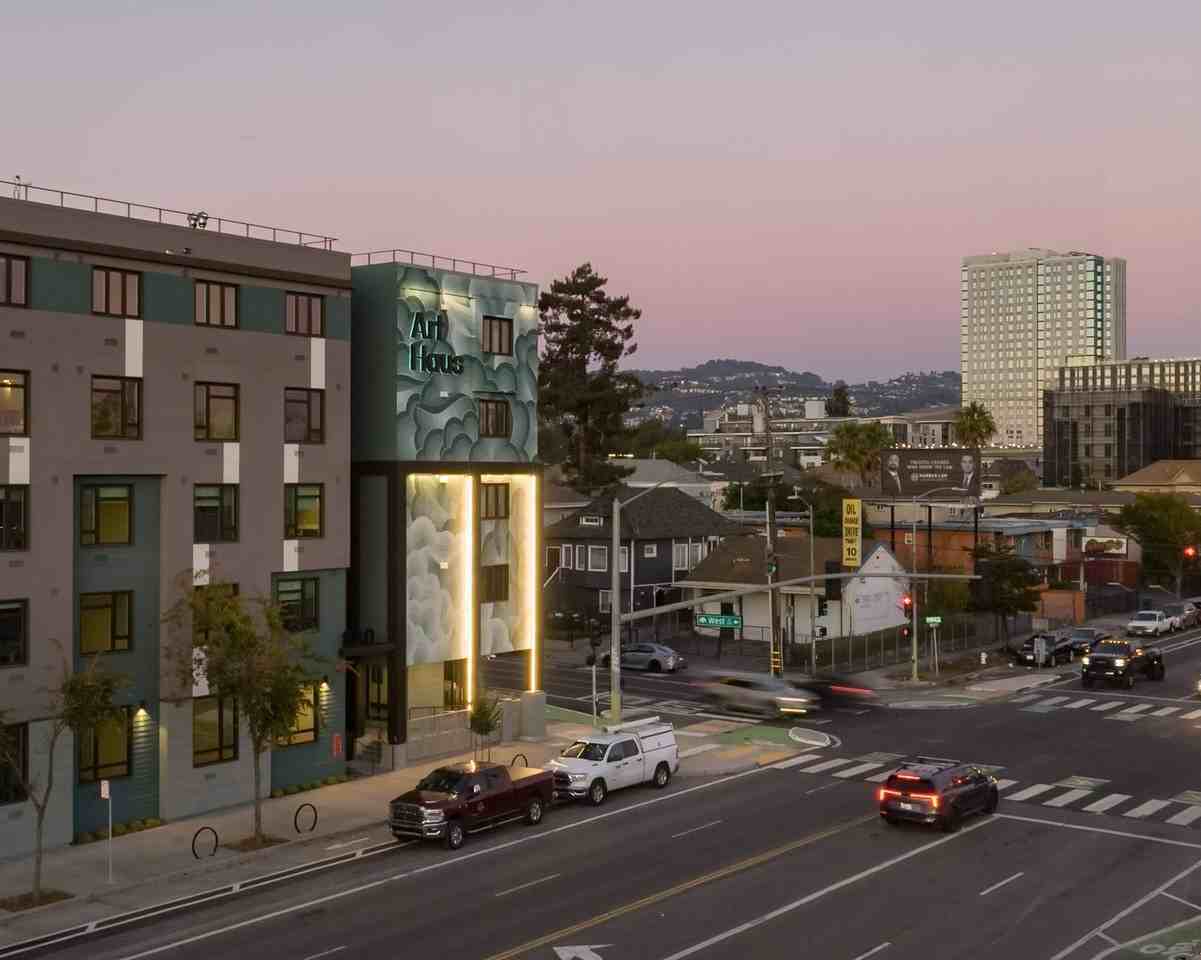 ArtHaus 820 - Photo 4 of 34