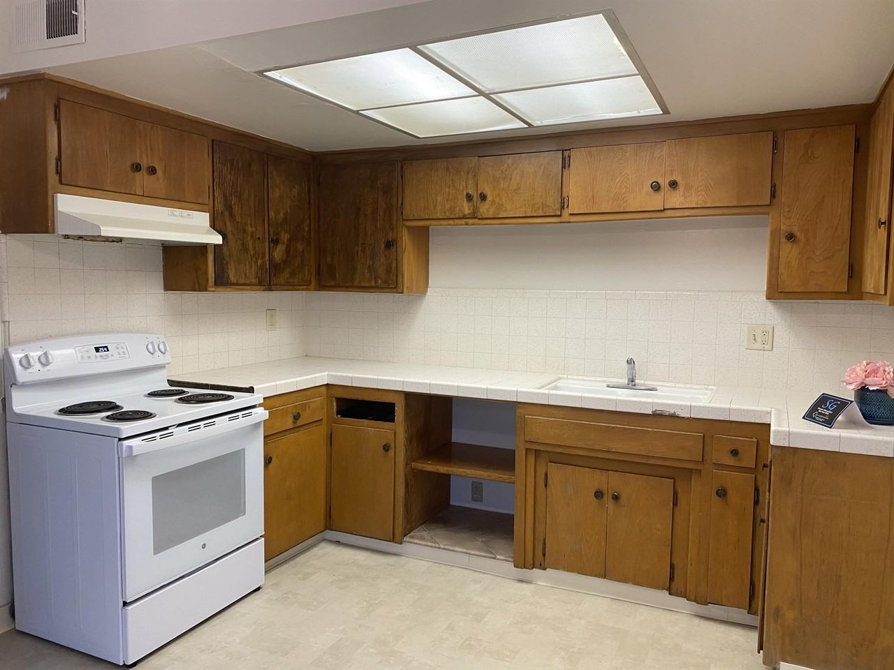 1308 Ensenada Drive - Photo 5 of 12