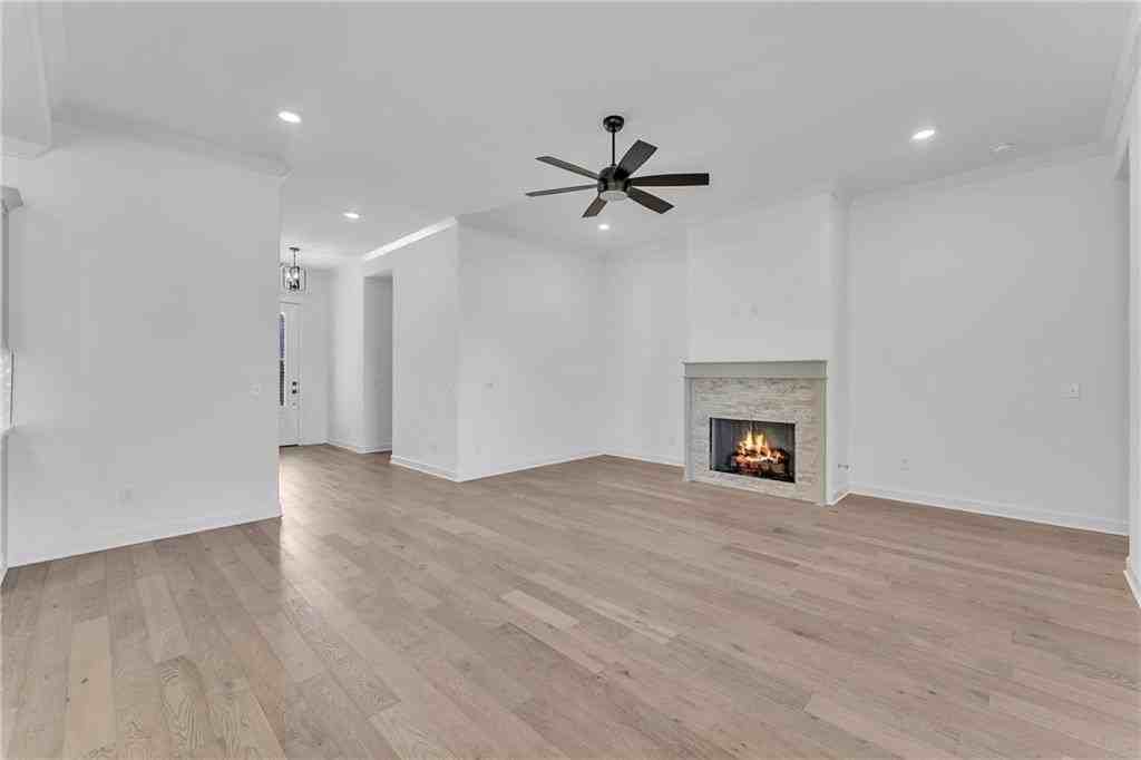 2401 Abbott Ln - Photo 3 of 41