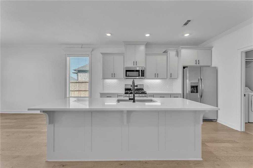 2401 Abbott Ln - Photo 6 of 41