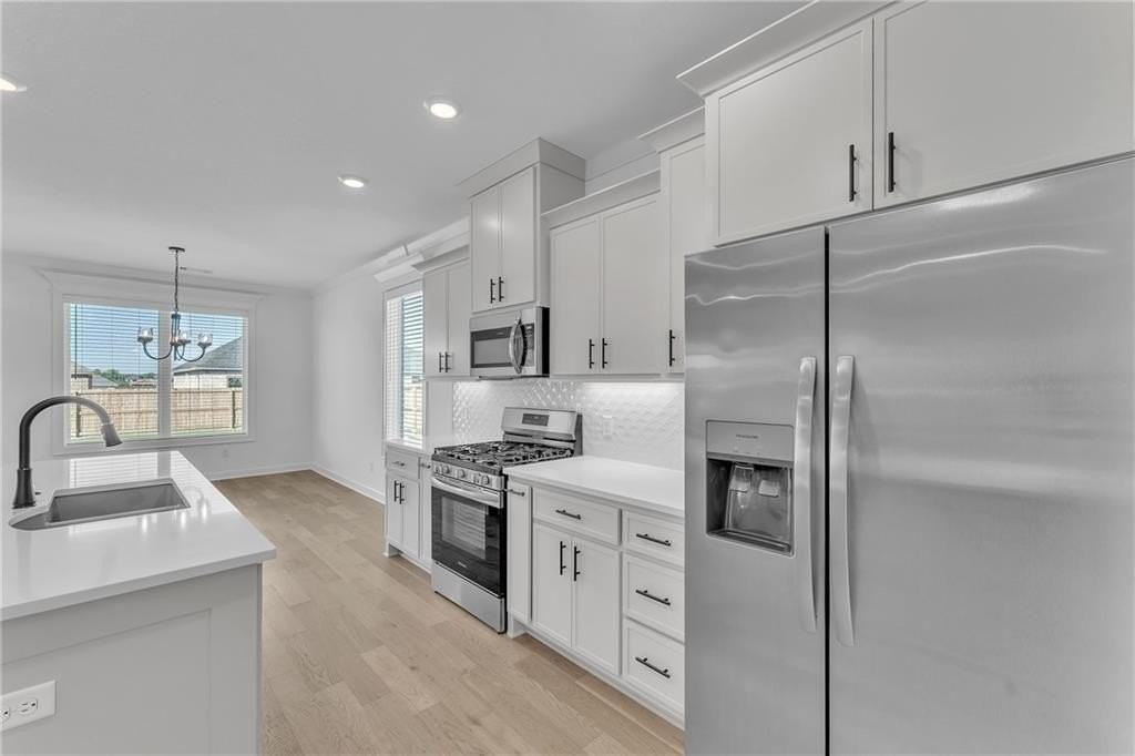 2401 Abbott Ln - Photo 7 of 41