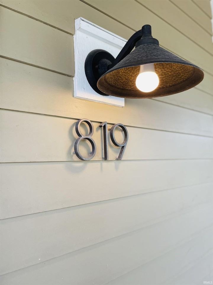 819 S Morton St - Photo 3 of 33