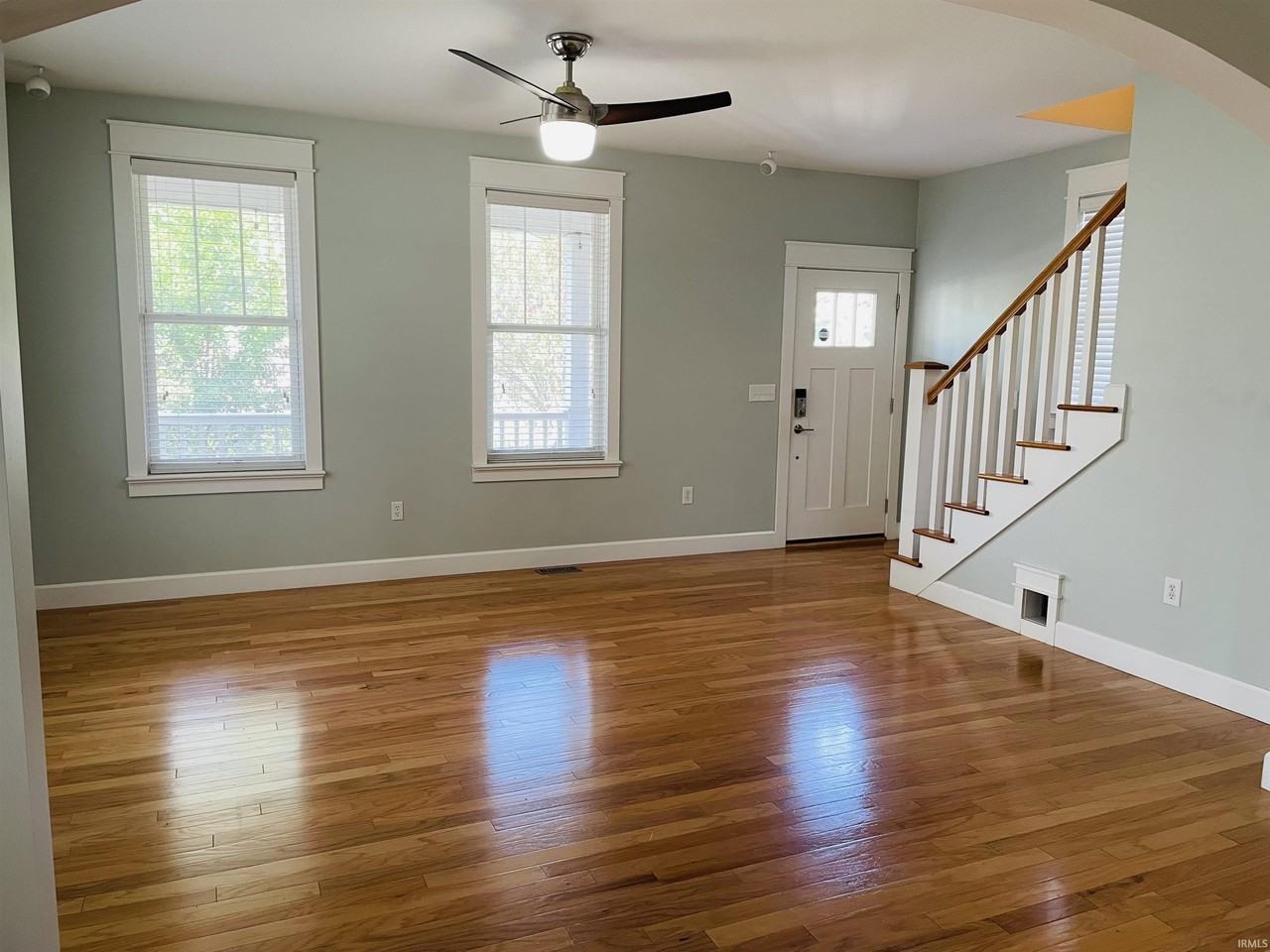 819 S Morton St - Photo 4 of 33