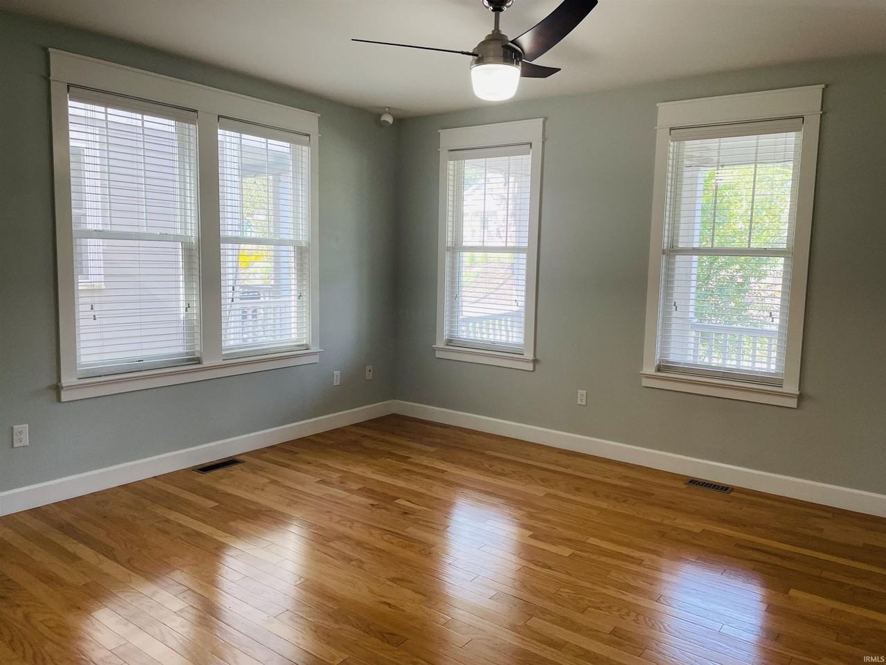 819 S Morton St - Photo 5 of 33