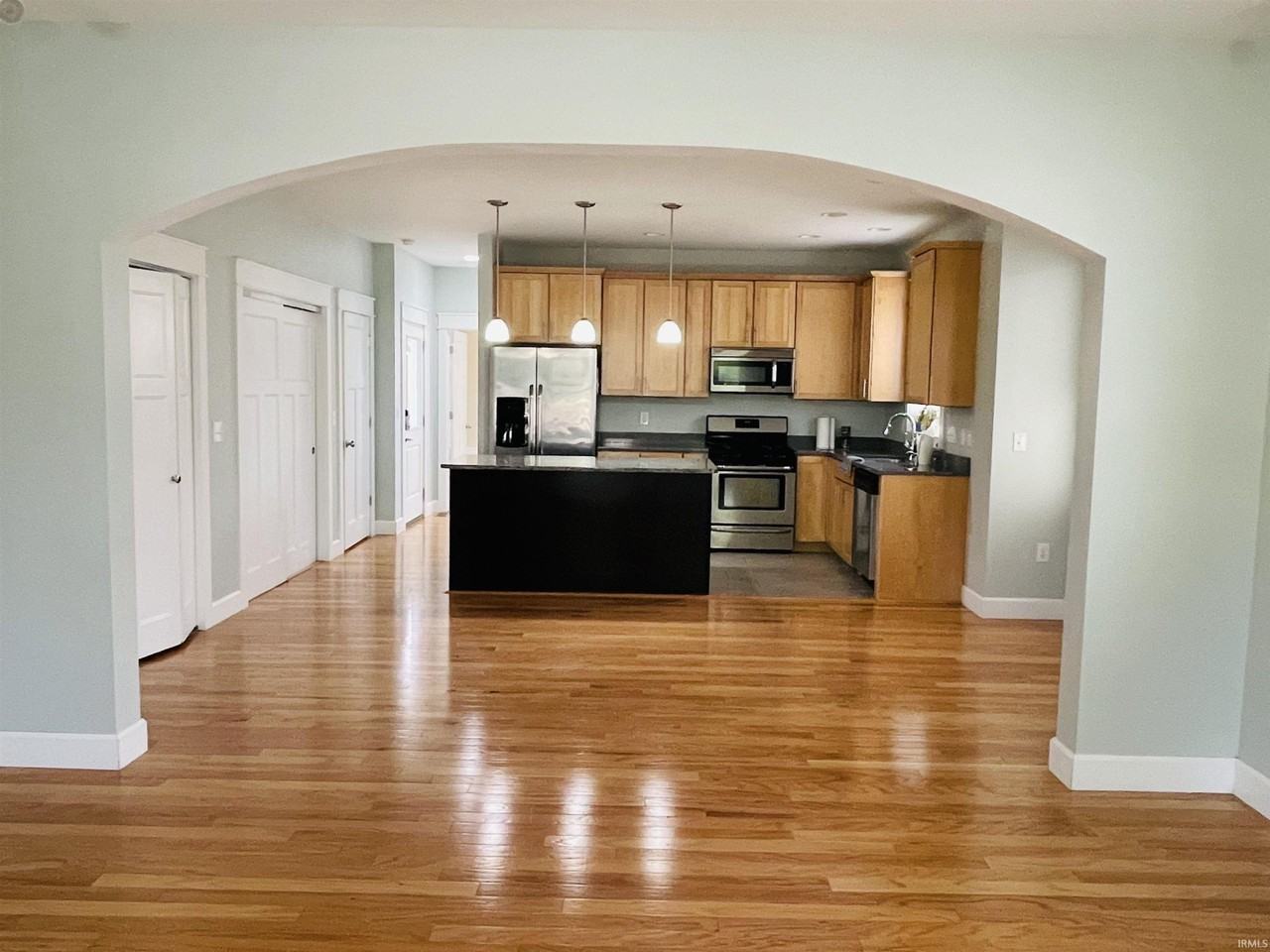 819 S Morton St - Photo 6 of 33