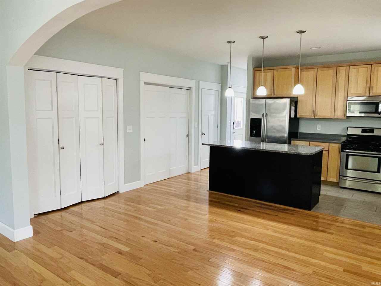 819 S Morton St - Photo 7 of 33