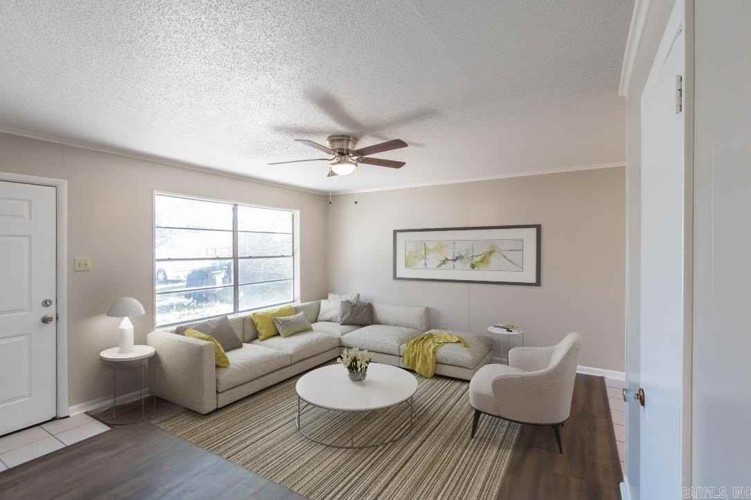 1401 Plummer Dr - Photo 3 of 10