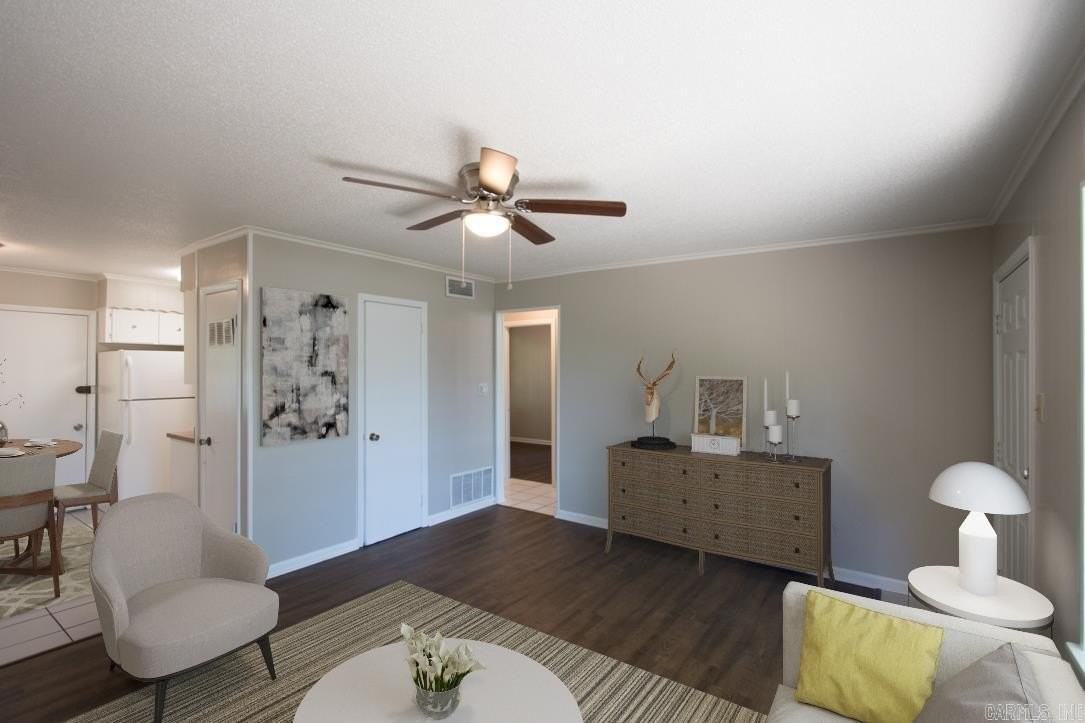 1401 Plummer Dr - Photo 4 of 10