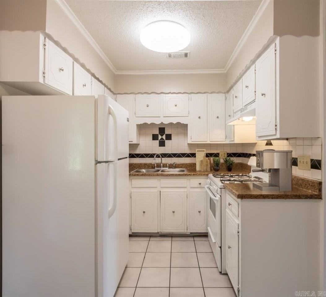 1401 Plummer Dr - Photo 6 of 10