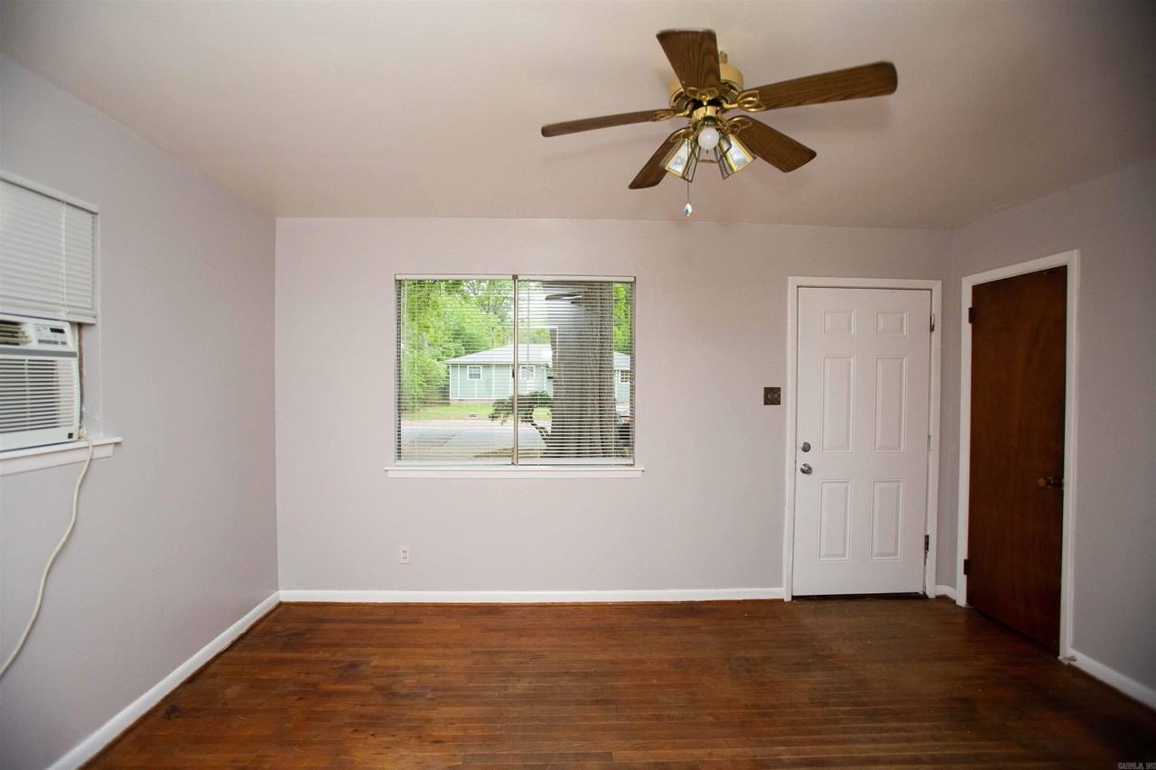 5607 Alpha St - Photo 4 of 13