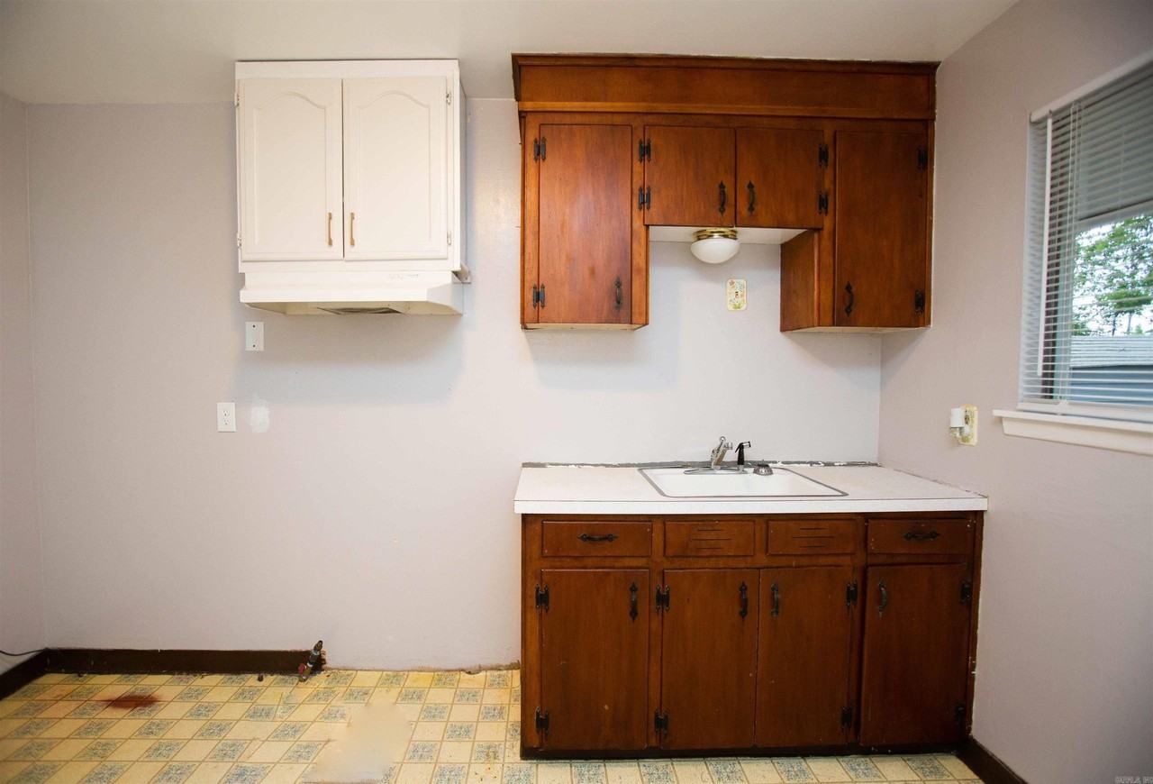 5607 Alpha St - Photo 7 of 13