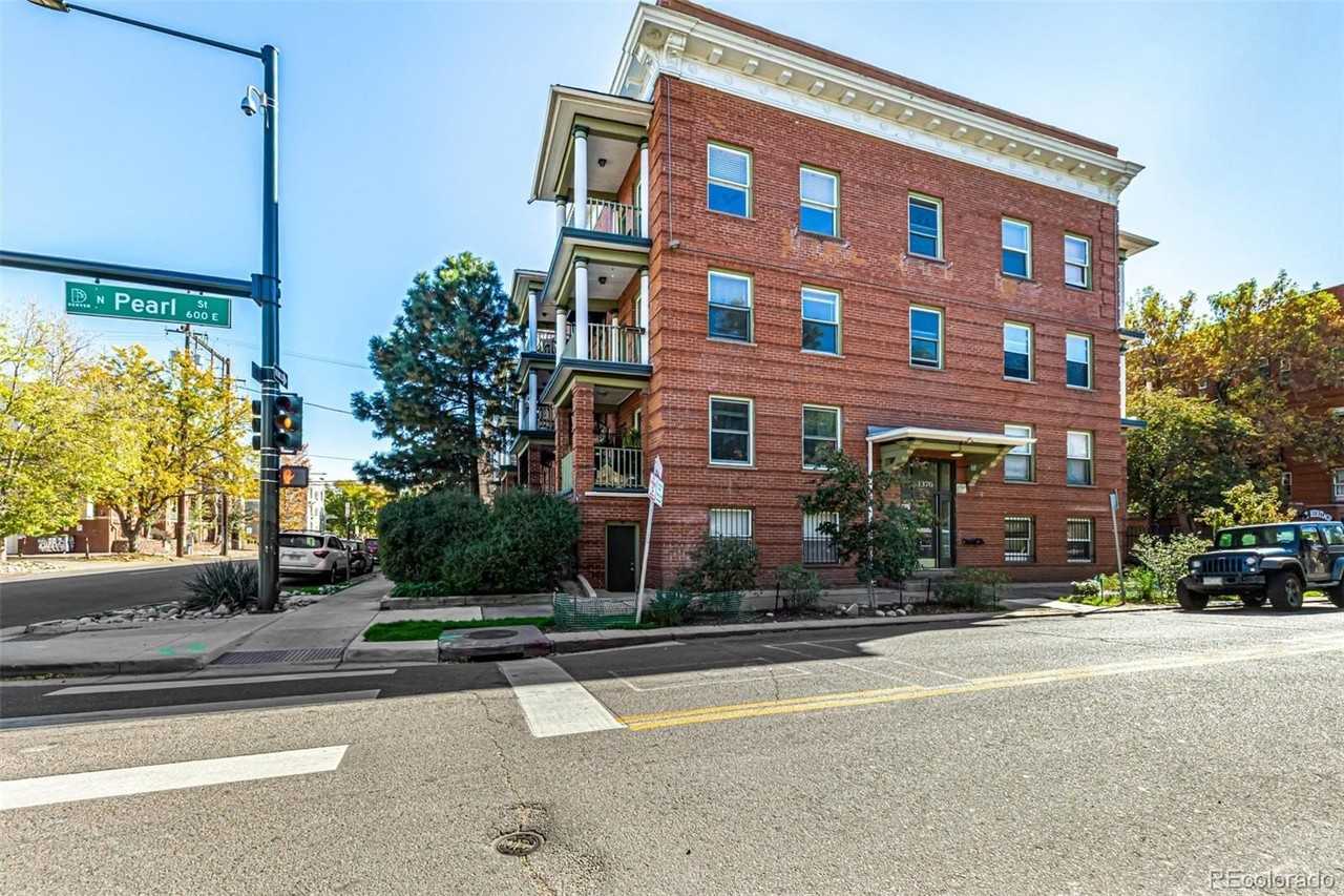 1376 N Pearl St Apt B1 - Photo 4 of 37