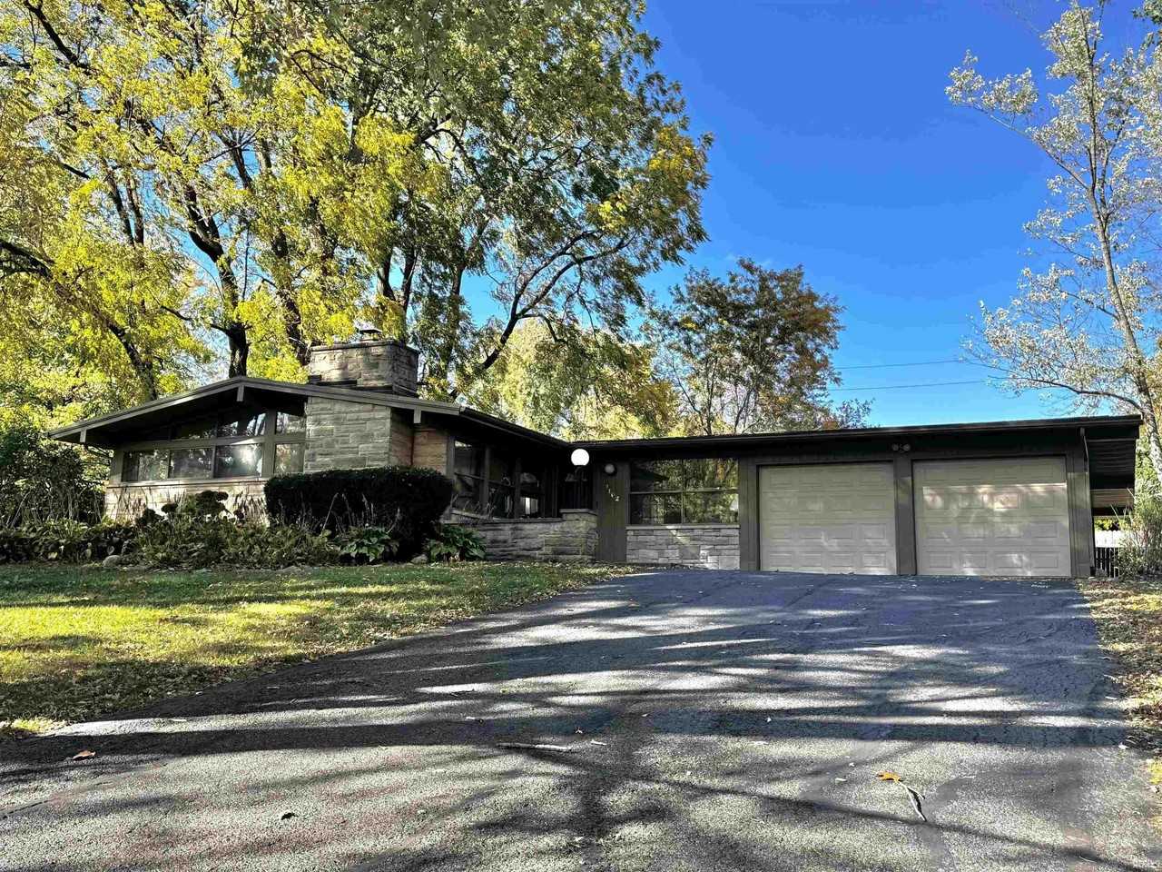 7102 Woodhue Ln - Photo 3 of 34