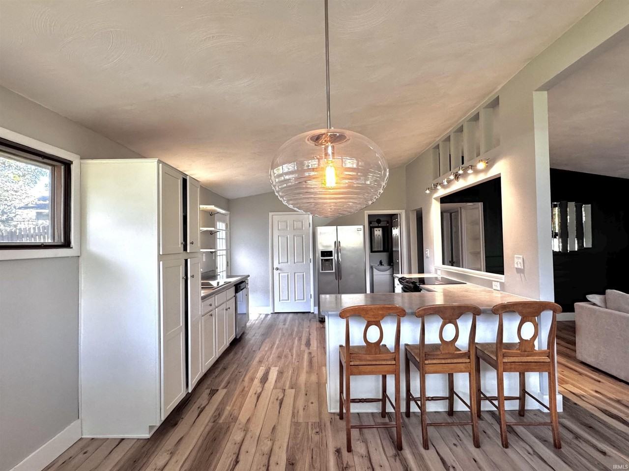 7102 Woodhue Ln - Photo 4 of 34