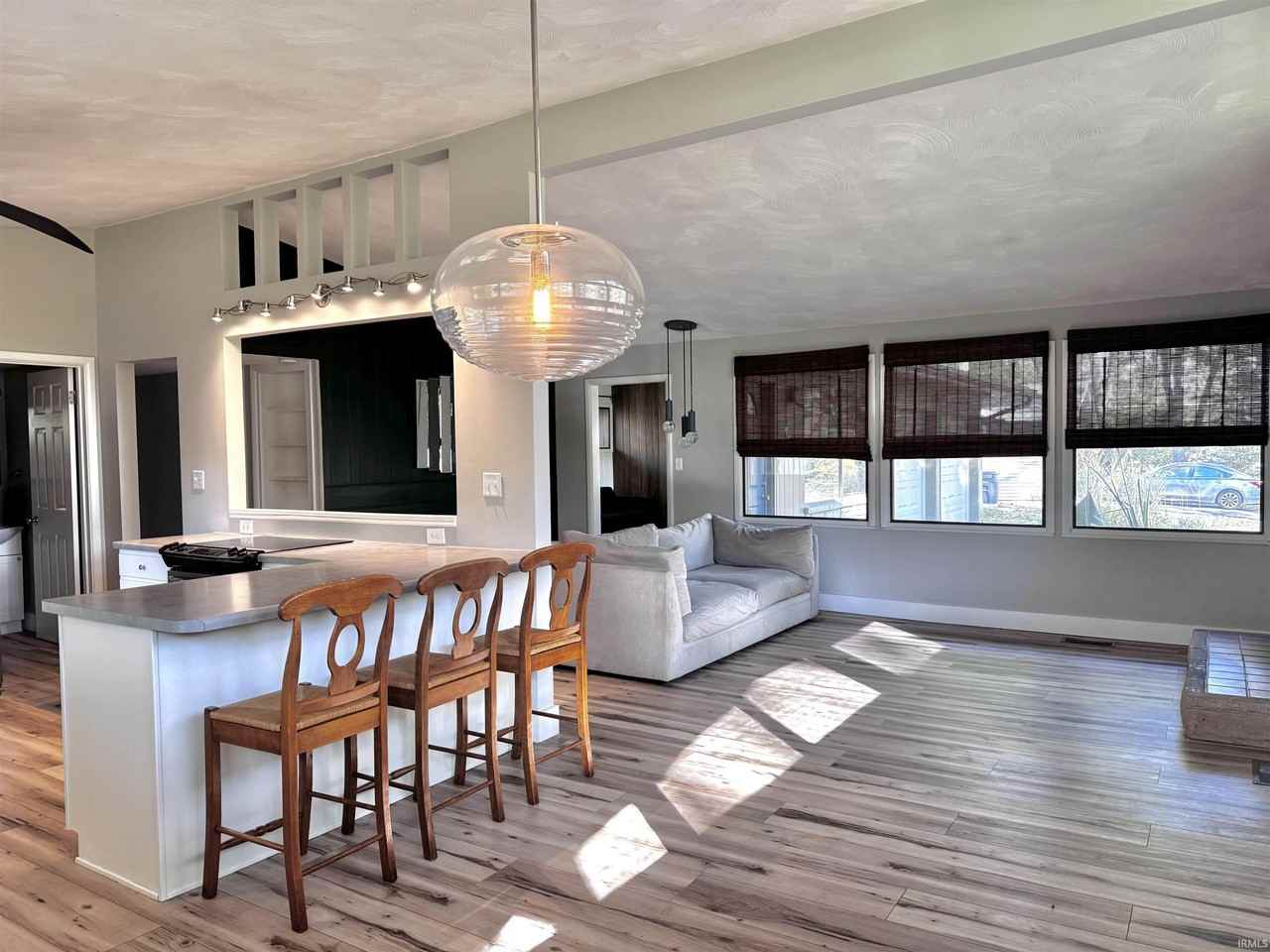 7102 Woodhue Ln - Photo 6 of 34