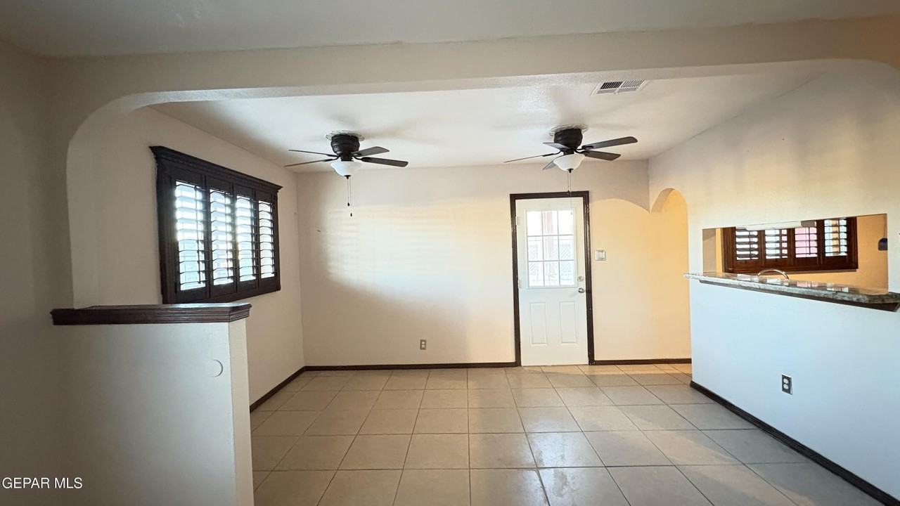 995 Gloria St - Photo 3 of 26