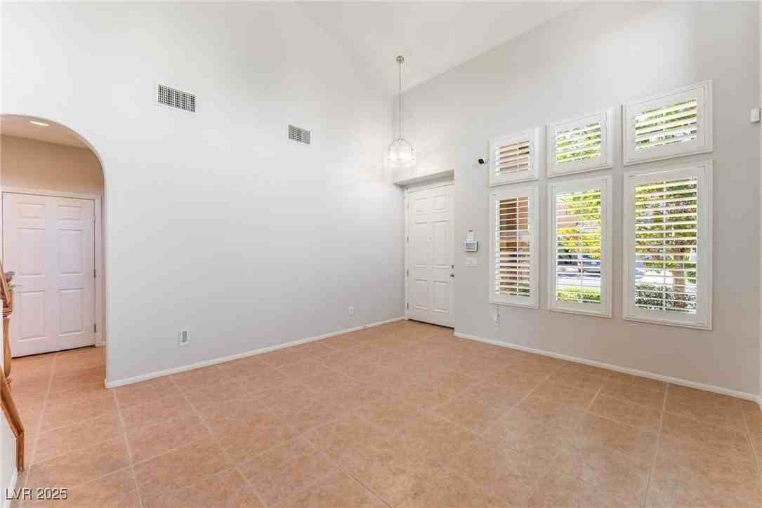 600 El Lorro Street - Photo 4 of 25