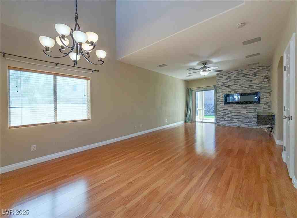 1353 Robbers Roost Ave - Photo 3 of 30