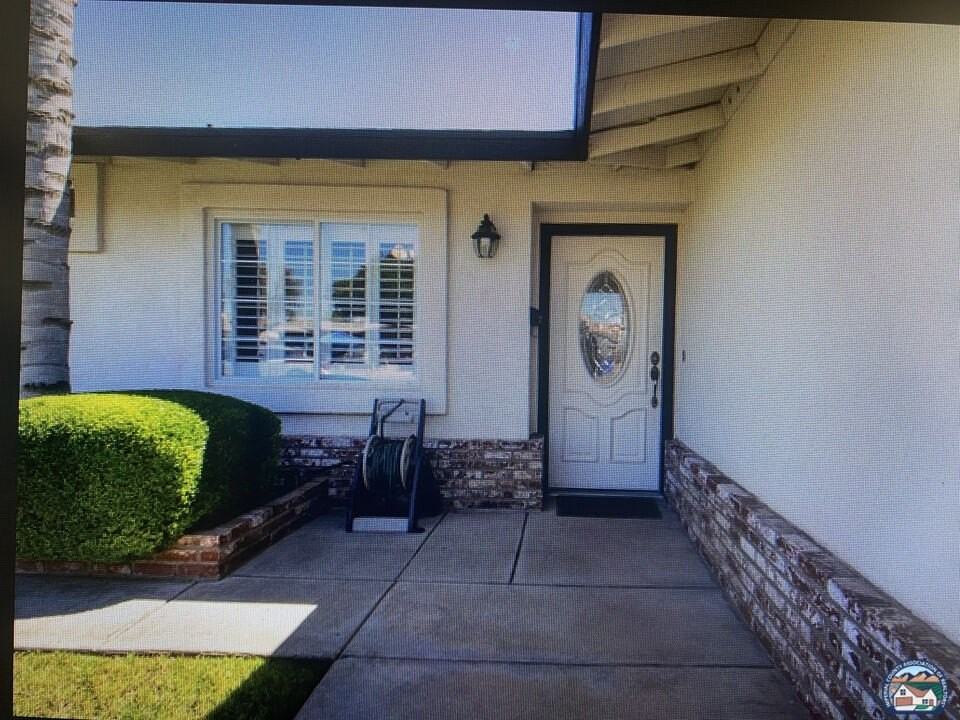 1757 Ocotillo Dr - Photo 2 of 4