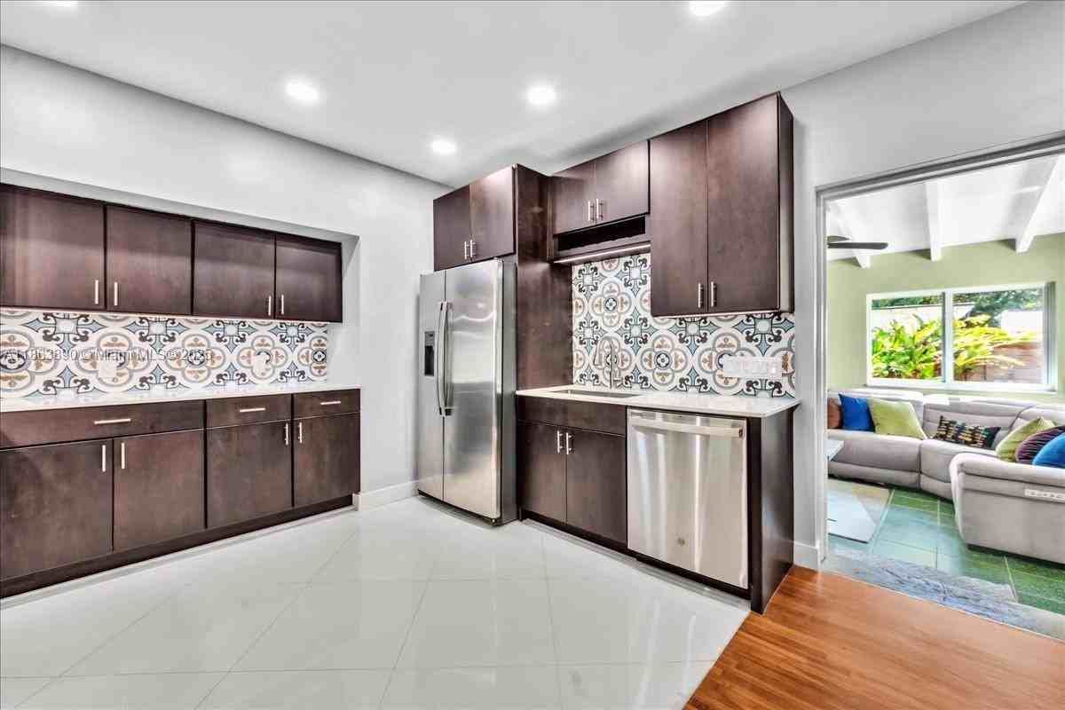 7341 Sw 64th Ct - Photo 5 of 8