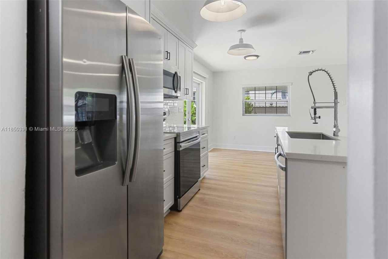 215 Grant Dr - Photo 5 of 8