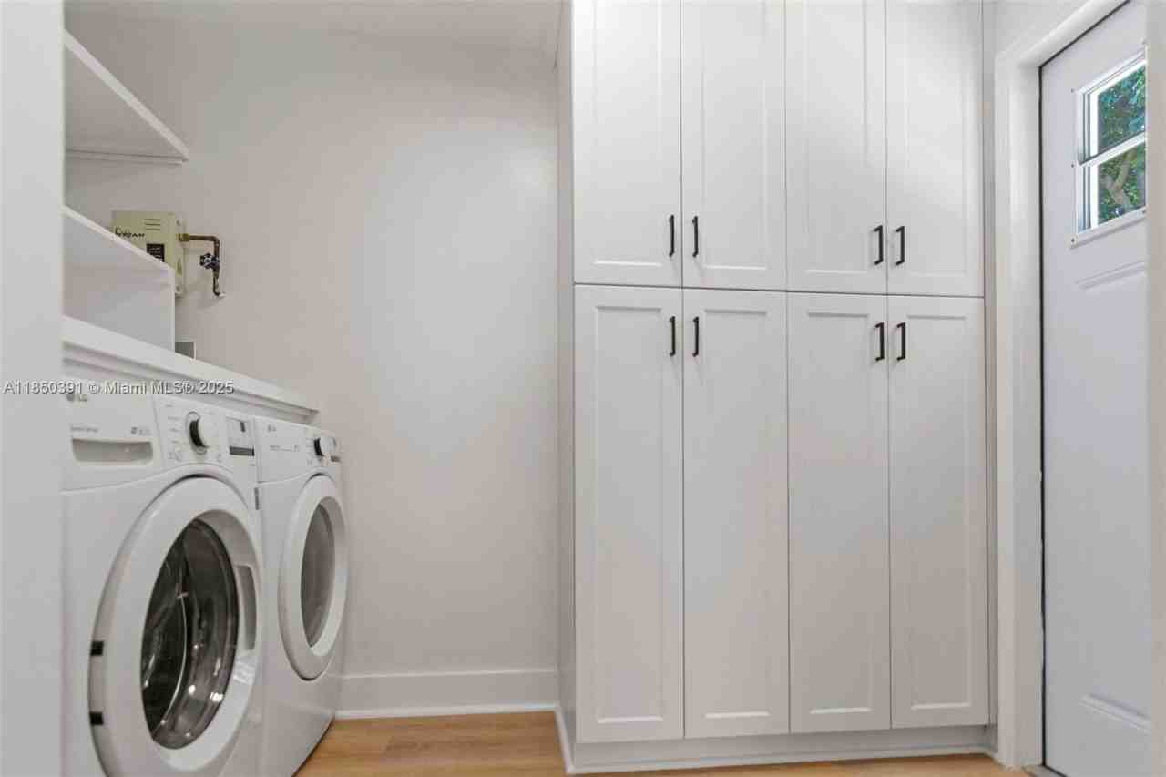 215 Grant Dr - Photo 6 of 8