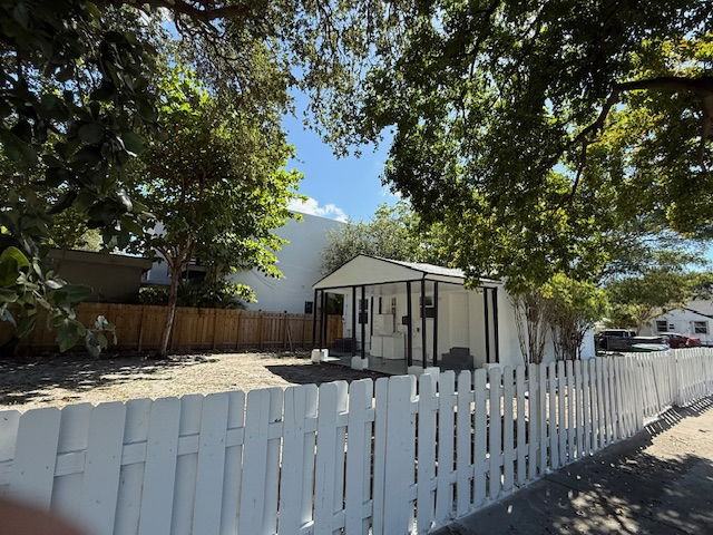 445 Nw 44th St - Photo 2 of 8