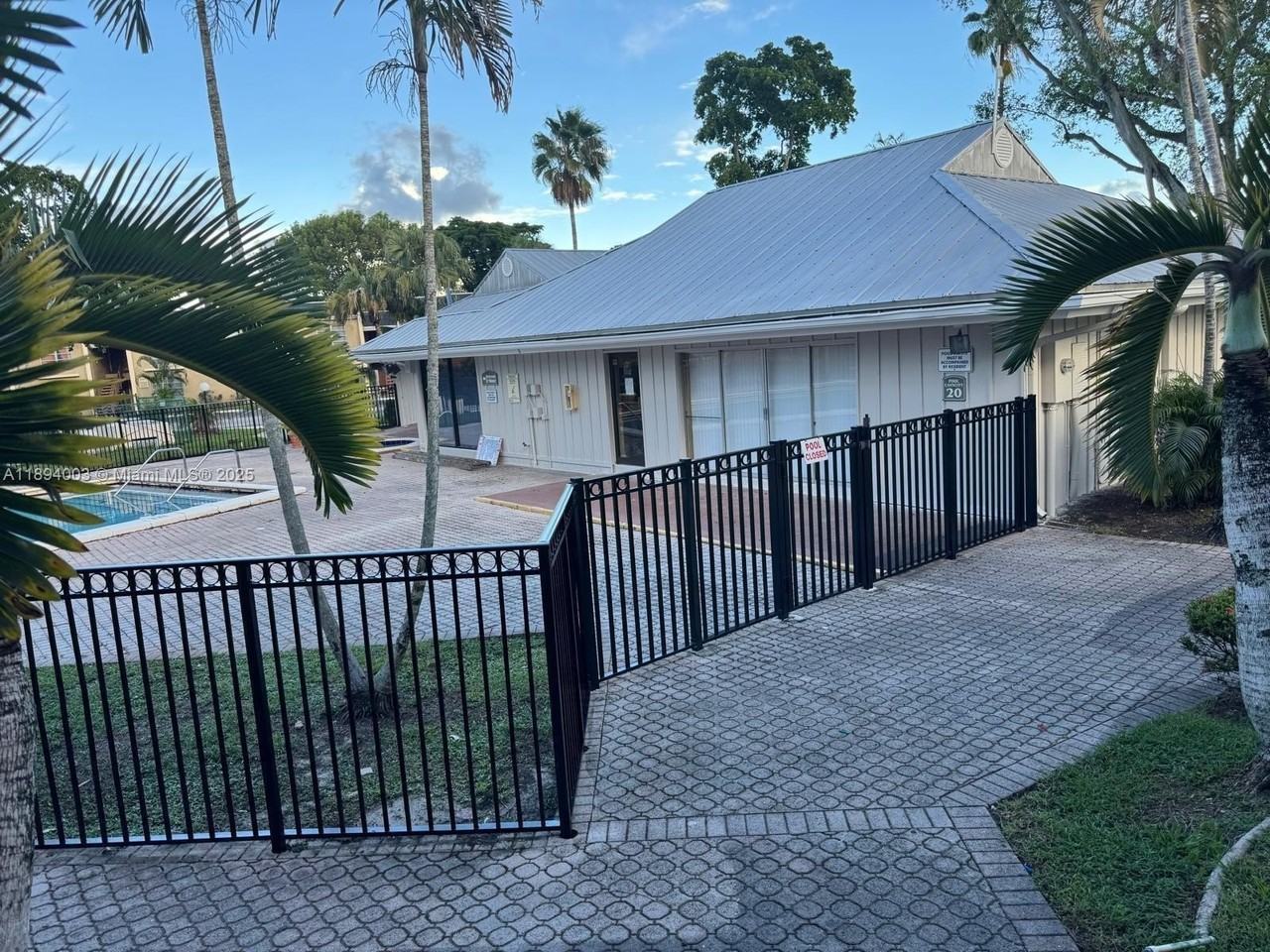 4453 Treehouse Ln #C - Photo 4 of 21