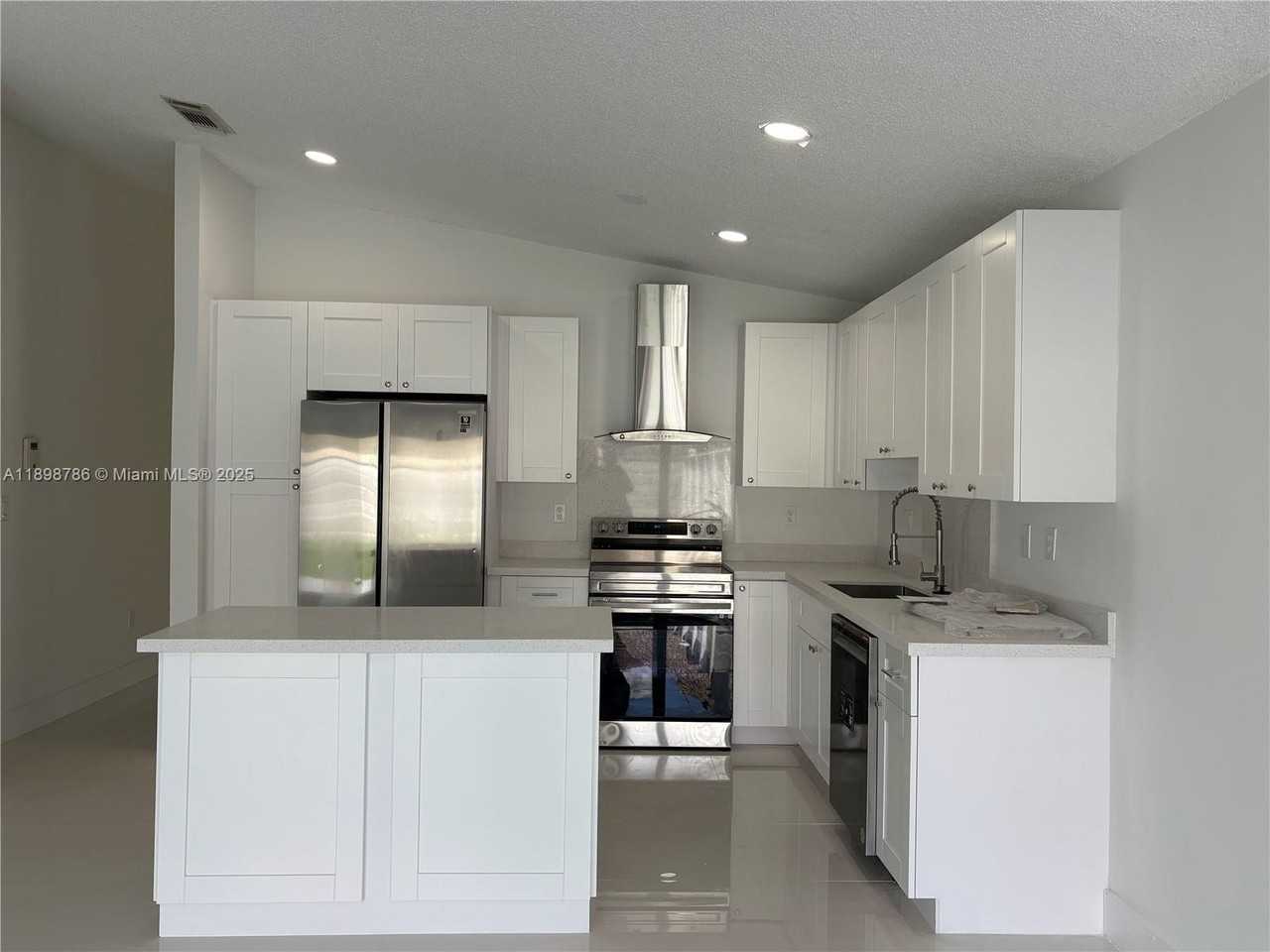 14845 Southwest 36th Terrace - Photo 6 of 20