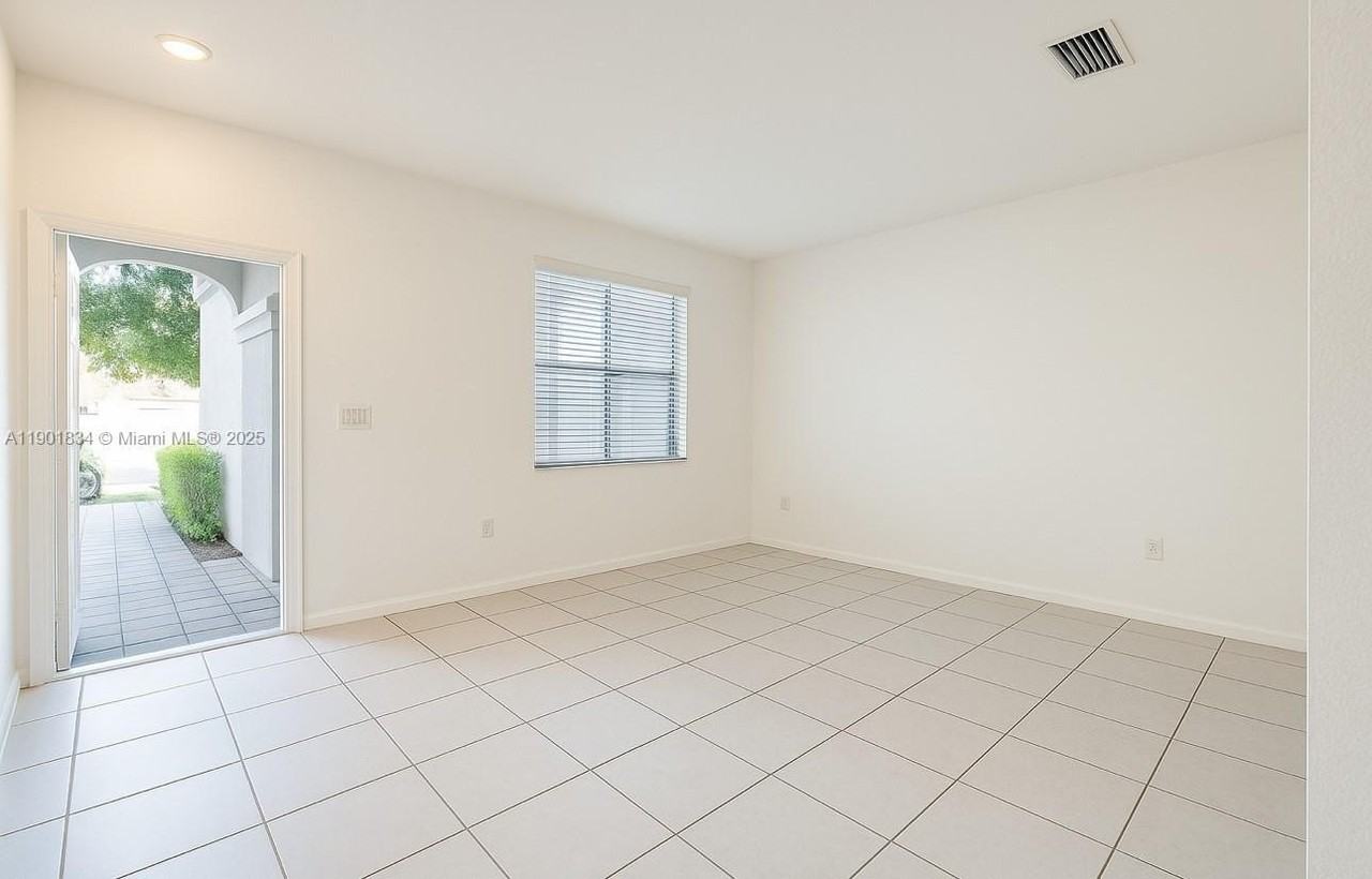 2664 Se 19th St #2664 - Photo 2 of 19