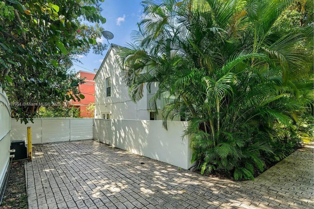 3176 Mary St #10 - Photo 2 of 15