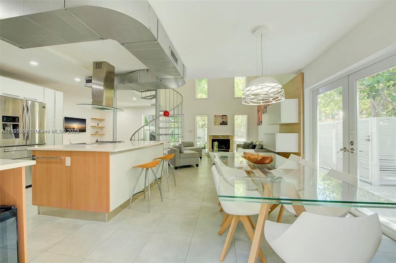 3176 Mary St #10 - Photo 4 of 15