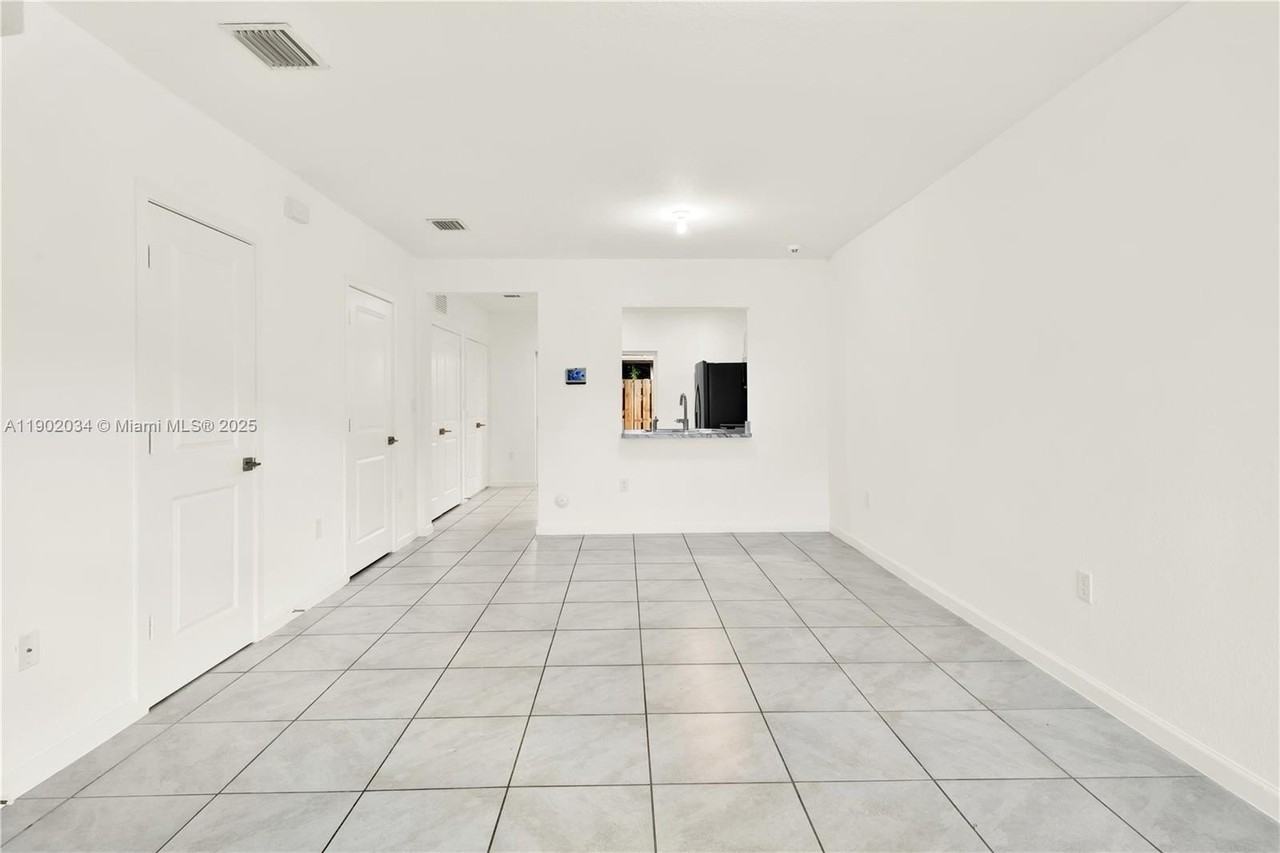 496 Ne 4th Ter - Photo 5 of 34