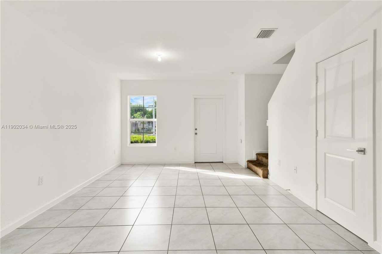 496 Ne 4th Ter - Photo 7 of 34