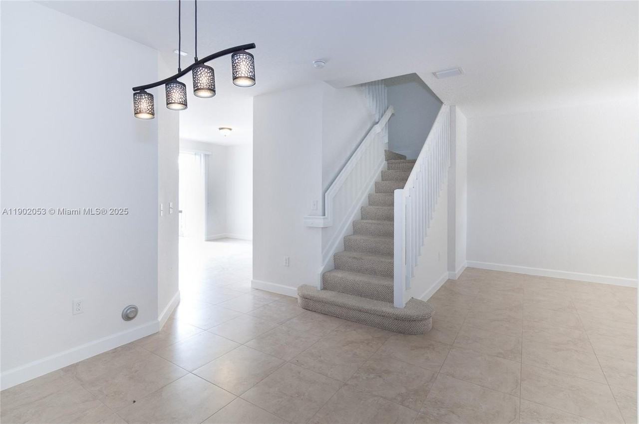 1027 Ne 207th St #1027 - Photo 5 of 21