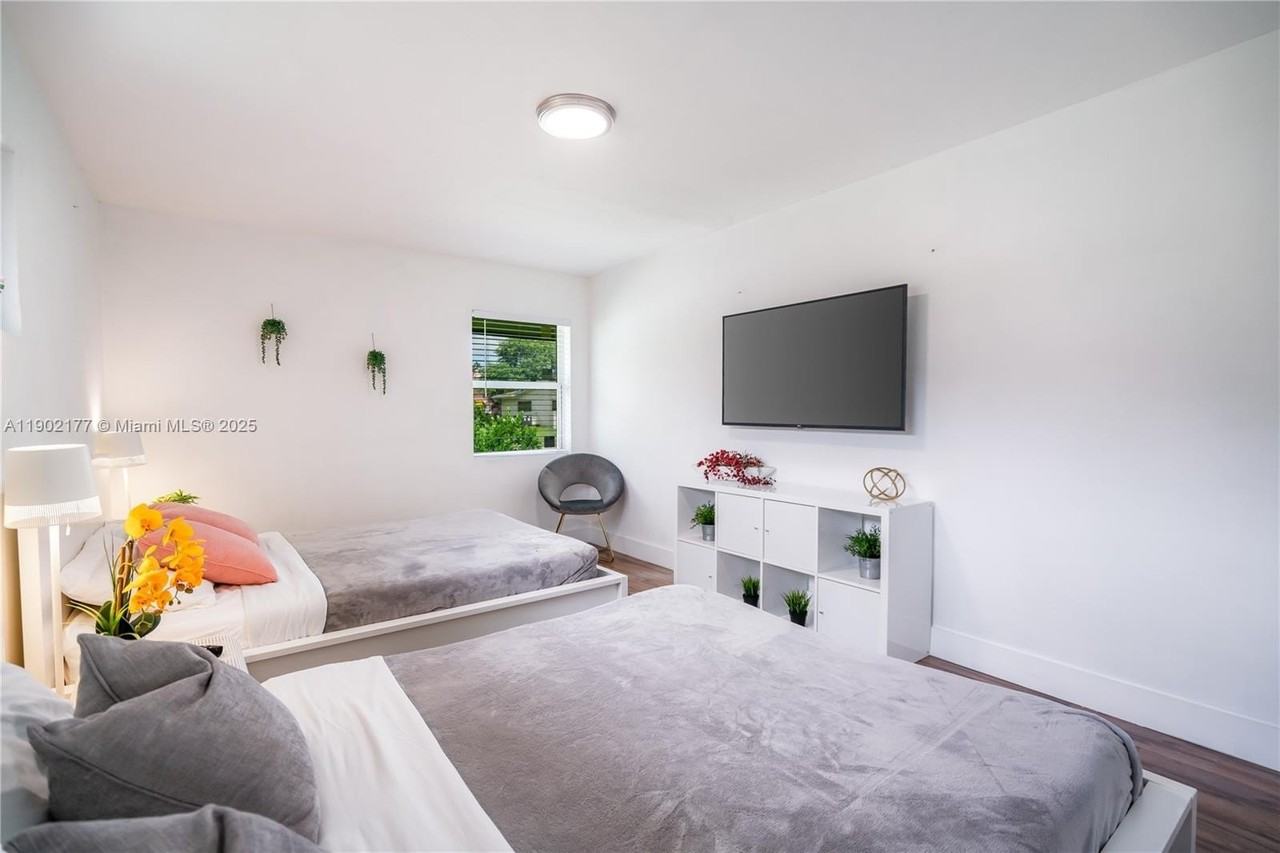 14615 Ne 3rd Ct #0 - Photo 7 of 18