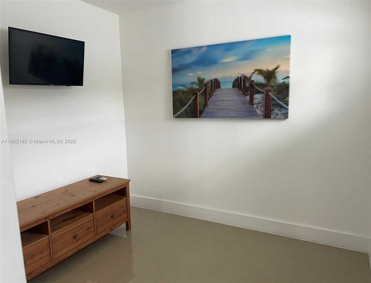 1351 Nw 132nd Ter - Photo 5 of 11