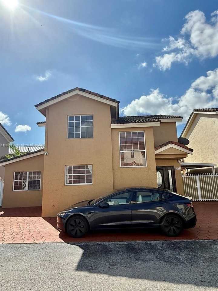 12672 Nw 9th Way - Photo 2 of 25