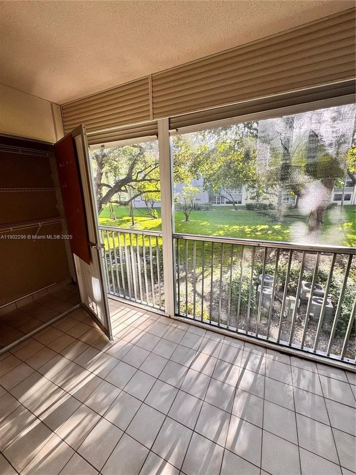 1251 Sw 125th Ave #208T - Photo 7 of 37