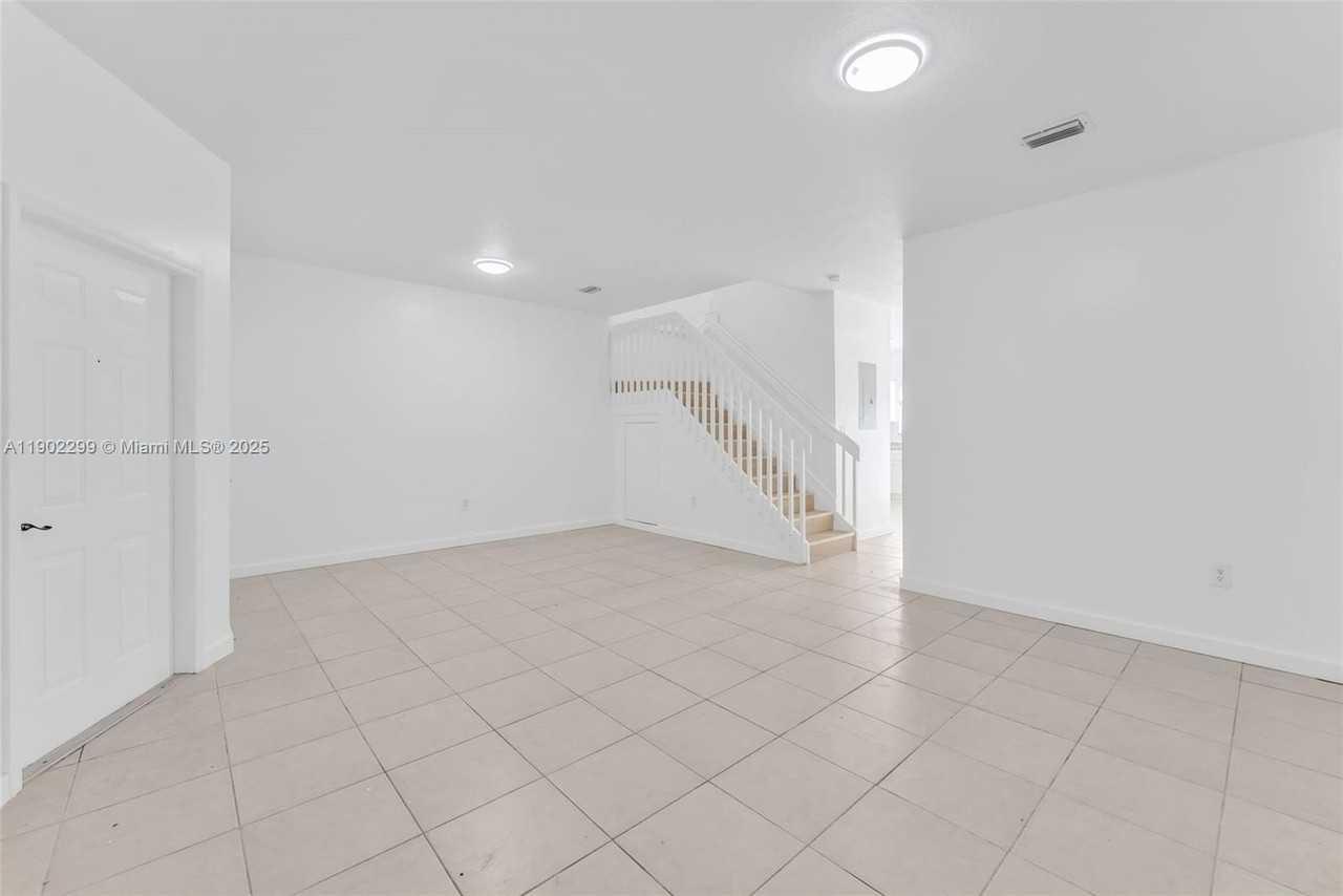 1530 Se 31st Ct #0 - Photo 2 of 28