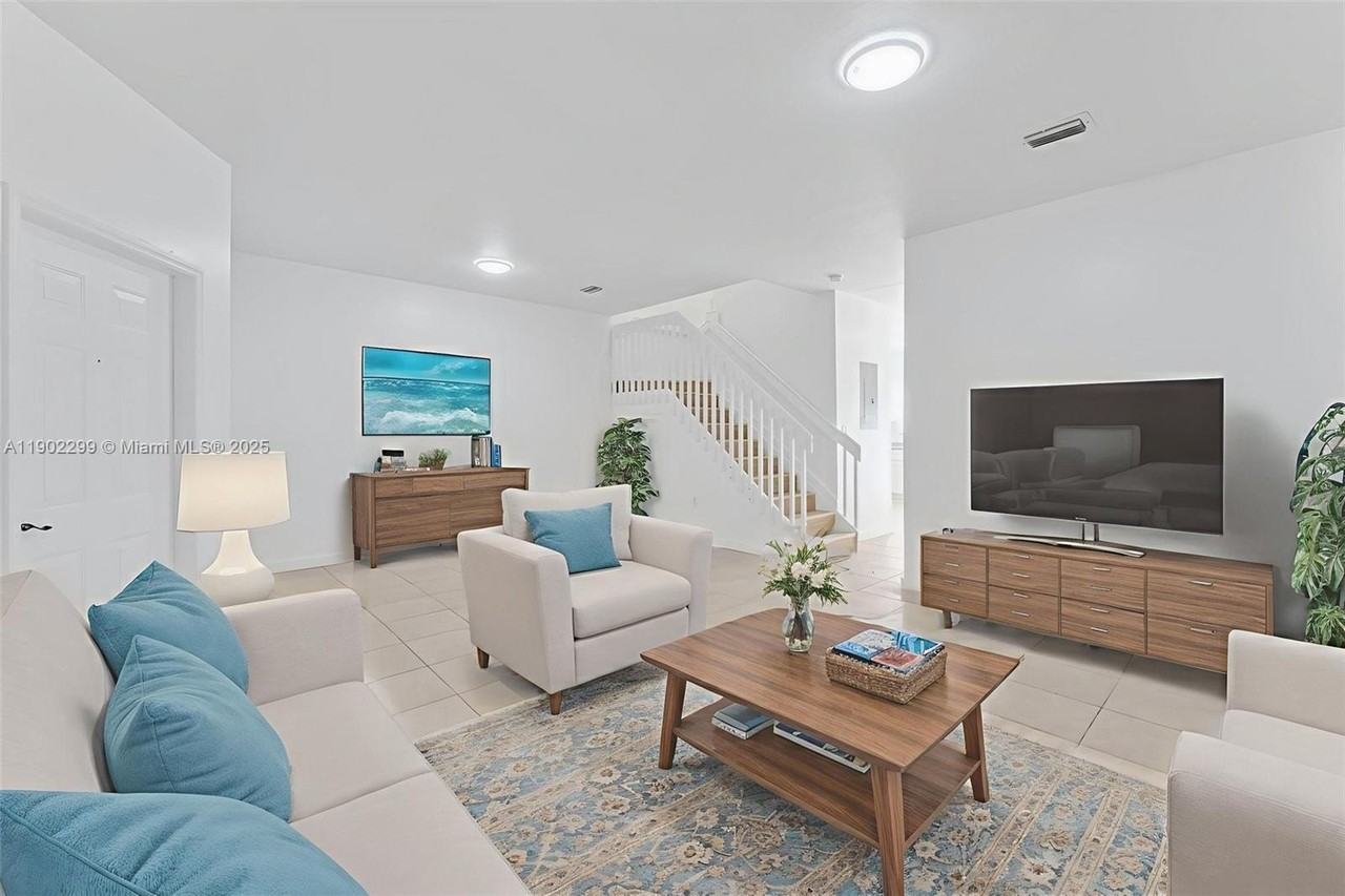 1530 Se 31st Ct #0 - Photo 3 of 28