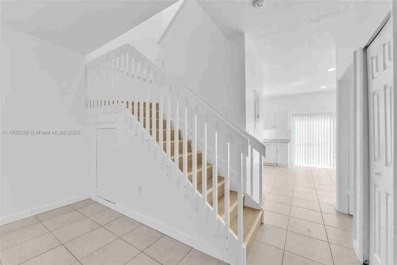 1530 Se 31st Ct #0 - Photo 5 of 28