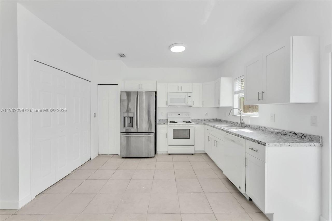 1530 Se 31st Ct #0 - Photo 7 of 28