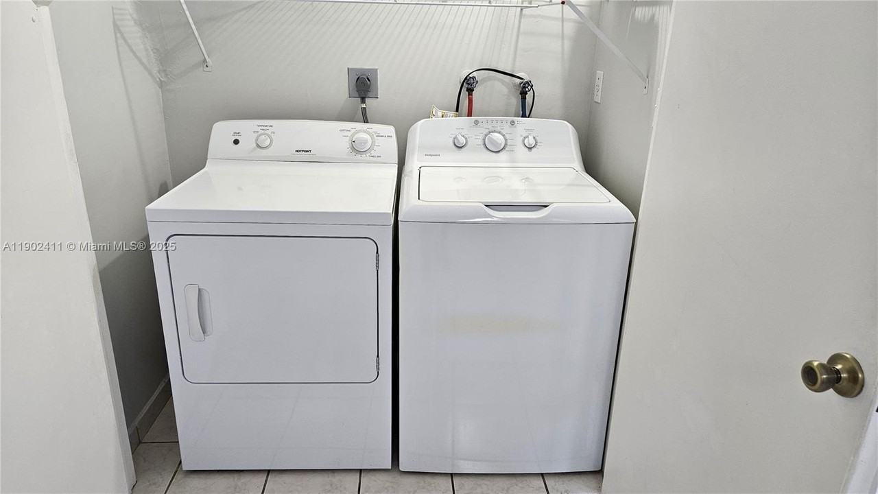 8079 Nw 8th St #9 - Photo 4 of 41