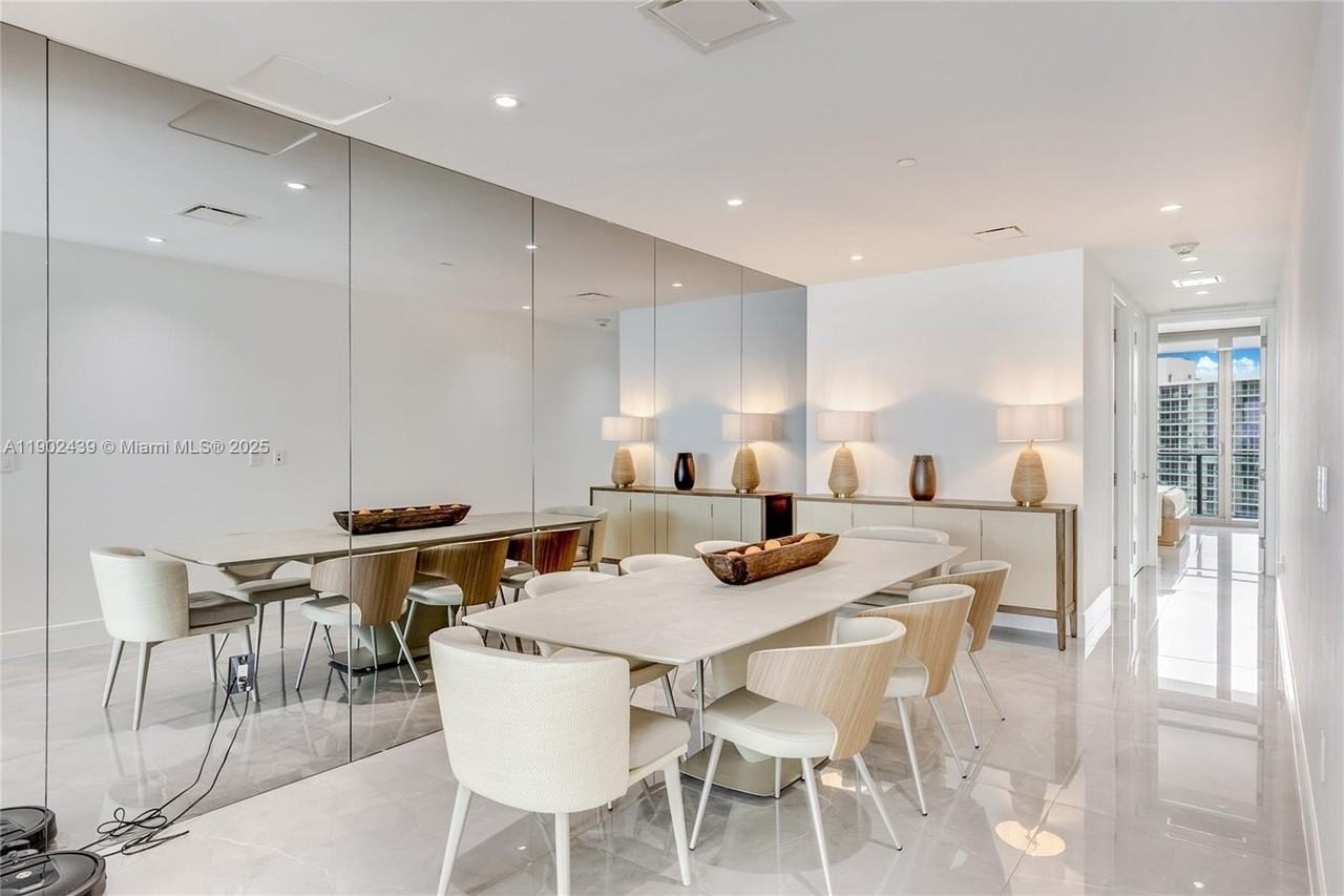 15701 Collins Ave #1402 - Photo 4 of 18