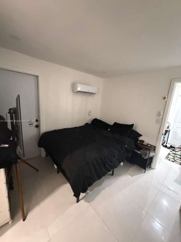 511 Nw 133rd St #4 - Photo 2 of 5