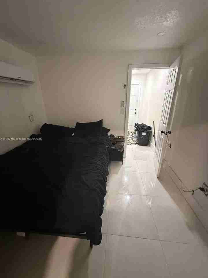 511 Nw 133rd St #4 - Photo 3 of 5