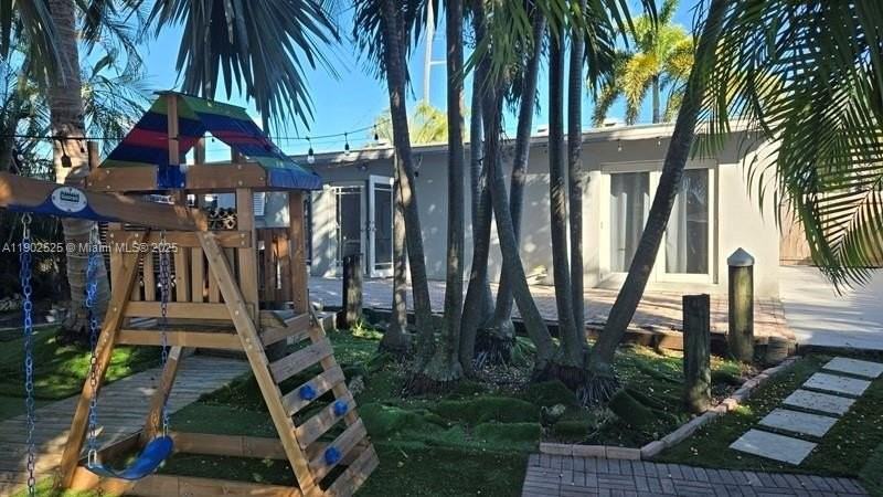 2622 Sheridan St #0 - Photo 7 of 18